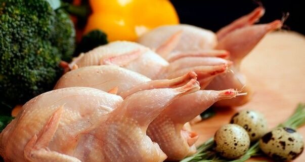 Hühner- und Wachteleier zum Verfeinern